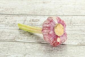 jung frisch Knoblauch zum Kochen foto