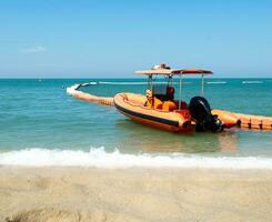 Sand und Strand Schiff von Urlaub entspannen Sommer- foto