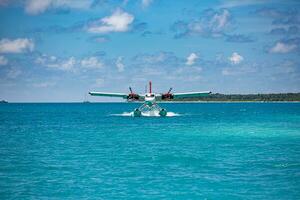 exotisch Szene mit Wasserflugzeug auf Malediven Meer Landung. Ferien oder Urlaub im Malediven Konzept Hintergrund, Luxus Reise Transport exotisch Ziel szenisch foto