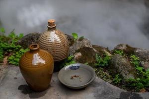 Utensilien und Schalen für chinesische Weinkeramik foto