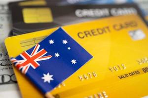 Australien-Flagge auf Kreditkarte. Finanzentwicklung, Bankkonto, Statistik, investitionsanalytische Forschungsdatenwirtschaft, Börsenhandel, Unternehmenskonzept foto