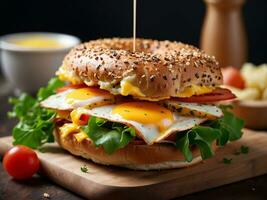 ai generiert Bagel Sandwich mit frisch Hähnchen Schinken zum Frühstück foto