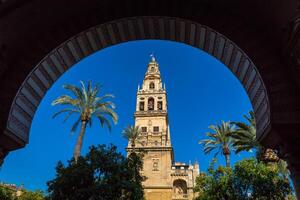 das Glocke Turm beim das Mezquita Moschee Kathedrale im Córdoba, Spanien foto