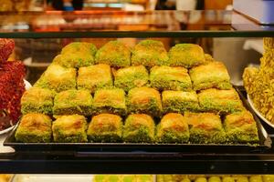 Türkisch Dessert Baklava Verkauf beim Geschäft foto