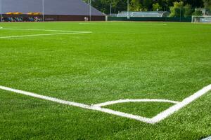 Fußball Fußball Feld Ecke mit Weiß Markierungen foto