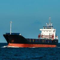 schwarz Massengut Schiff. Logistik und Fan-Shop Transporte foto