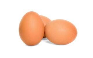 frisch organisch Hähnchen Eier isoliert auf Weiß Hintergrund foto