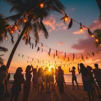 ai generiert ein Strand Party mit Palme Bäume und Licht Birne Girlanden Rahmung das Szene foto