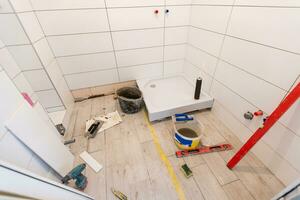 Badezimmer Abriss und Renovierung, Verlängerung, Wiederherstellung und Wiederaufbau. foto