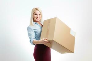 ziehen um Haus, ziehen um Büro, Kasten. Frau mit Box foto