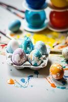 ai generiert Ostern Kit von Eier mit Farben und Aufkleber auf Tisch, foto