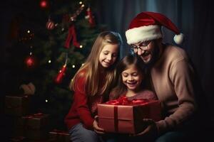 ai generiert glücklich Familie mit fröhlich Weihnachten Magie Geschenk in der Nähe von Baum beim Abend beim Zuhause foto