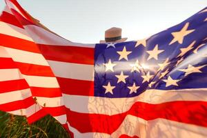 schön jung Frau mit USA Flagge foto