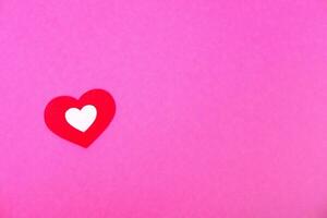 Herz auf ein Rosa Hintergrund zum ein Gruß Karte oder Banner zum Valentinstag Tag, Kopieren Raum foto