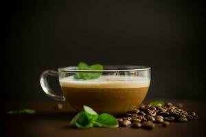 Tasse von Kaffee Latté mit Herz gestalten und Kaffee Bohnen foto