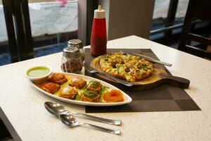 indisch Anlasser Gericht Paneer Tikka Kabab oder Paneer Würfel mit Paprika Pizza foto
