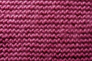 ai generiert Textur von ein Rosa gestrickt Schal im ein Herz foto