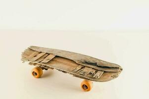 ein Skateboard gemacht von alt Holz foto