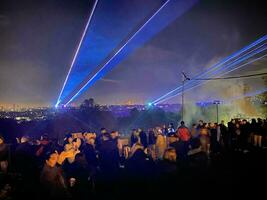 London im das Vereinigtes Königreich auf 4 November 2023. ein Aussicht von das Laser- Show beim alexandra Palast foto