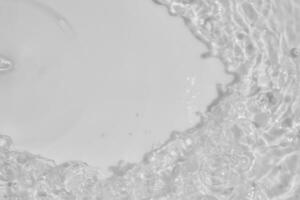 abstrakte weiße transparente Wasserschatten-Oberflächenbeschaffenheit natürlicher Kräuselungshintergrund foto
