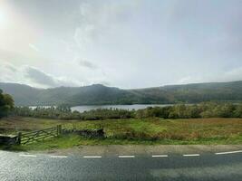 ein Aussicht von das See Kreis in der Nähe von keswick auf ein wolkig Tag foto