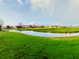 Dorf von Amsterdam Niederlande, Aussicht von Fluss und Feld Gras foto