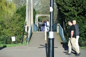 Krieg Öffentlichkeit Park von Luton Stadt, Dorf von England während kalt und sonnig Tag von April 7., 2023 foto