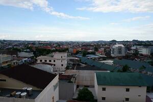 samarinda Kalimantan Timur, Indonesien 12 Dezember 2023. Sie können sehen das Atmosphäre von Gehäuse im das Stadt von Samarinda, Osten Kalimantan. Foto genommen von das oben von das Gebäude