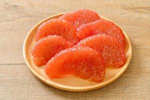 frische rote Pampelmuse oder Grapefruit foto