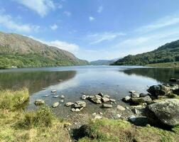 ein Aussicht von das Norden Wales Landschaft beim llyn dinas im Snowdonia foto