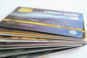 Kreditkarte und Lupe für Online-Shopping, Geschäftskonzept für Sicherheitsfinanzierungen. foto