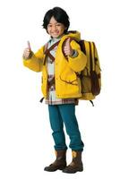 ai generiert jung Junge mit ein Rucksack, Winter Kleidung und ein warm lächeln. foto