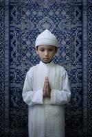 ai generiert ein jung Junge im ein Weiß Gebet Outfit, Hände zusammen im Gebet. foto