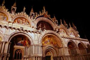 san Marco Kathedrale beim Nacht, foto