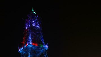 das Schwebe Turm beim Nacht. gorontalo Regentschaft Symbol foto