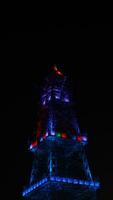 das Schwebe Turm beim Nacht. gorontalo Regentschaft Symbol foto