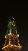 das Schwebe Turm beim Nacht. gorontalo Regentschaft Symbol foto