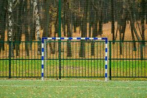 Kunstrasen, Sportplatzabdeckung mit Fußballtor foto