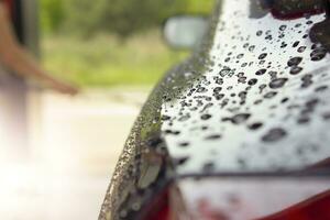 Handbuch Auto waschen mit Druck- Wasser im Auto waschen außen. foto