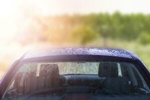 gewaschen Auto mit Wasser Tropfen. foto