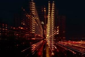 Nacht Stadt im Bewegung von Licht Linien foto