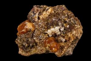 Makro Mineral Stein Grossular, Granat, Epidot auf ein schwarz Hintergrund foto