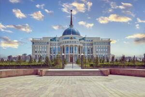 Bild von das kazakh Hauptstadt Astana im Sommer- von 2015 foto