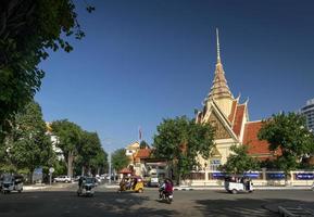 Phnom Penh, Kambodscha, 2021 - Gerichtsgebäude und Straßenansicht foto