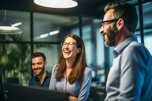 ai generiert Foto Geschäftsmann und Kollegen im Büro lächelnd und reden, Zusammenarbeit beim office.ai generiert