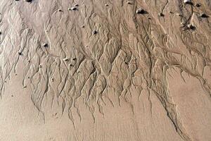 Sand Muster auf das Strand foto