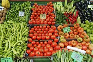 frisch Gemüse Verkauf im ein Super Geschäft im Truthahn . foto