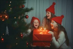 ai generiert glücklich Familie mit fröhlich Weihnachten Magie Geschenk in der Nähe von Baum beim Abend beim Zuhause foto