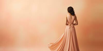 ai generiert ai Generation. jung Frau im ein lange Kleid auf ein Pfirsich Hintergrund. zurück Sicht. Mode foto