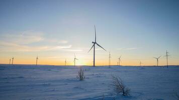 ai generiert Sonnenuntergang Wind Turbinen im Winter Wunderland foto